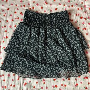 Garage XS Black Floral Ruffle Tiered Skirt